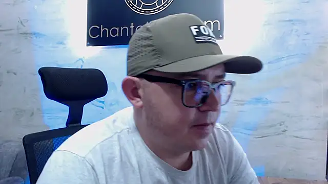 Snapshot of maximo_daddy chatting on April 19, 12:48 pm maximo daddy online show from April 19, 12:48 pm