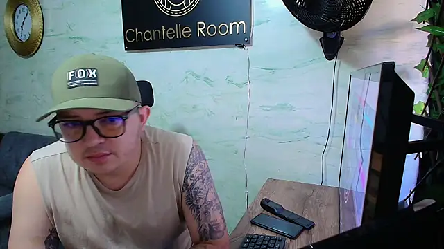 Snapshot of maximo_daddy chatting on April 22, 12:07 pm maximo daddy online show from April 22, 12:07 pm