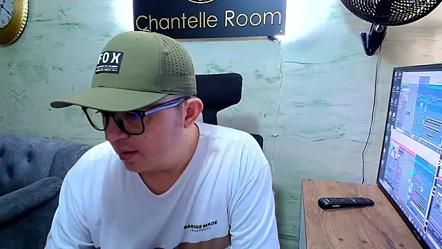 Snapshot of maximo_daddy chatting on April 25, 12:19 pm maximo daddy online show from April 25, 12:19 pm