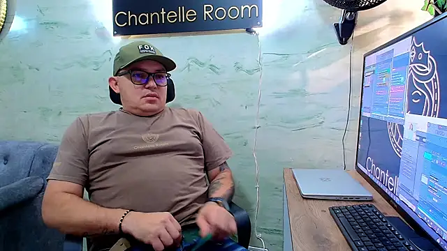 Snapshot of maximo_daddy chatting on April 30, 12:33 pm maximo daddy online show from April 30, 12:33 pm
