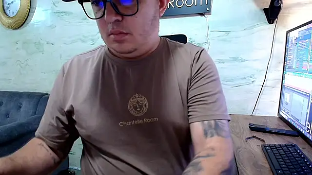 Snapshot of maximo_daddy chatting on May 6, 1:38 pm maximo daddy online show from May 6, 1:38 pm