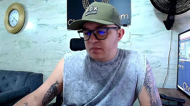 Snapshot of maximo_daddy chatting on May 9, 12:21 pm maximo daddy online show from May 9, 12:21 pm