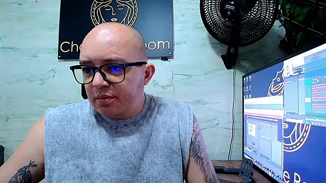 Snapshot of maximo_daddy chatting on May 10, 1:44 am maximo daddy online show from May 10, 1:44 am