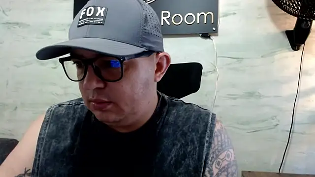 Snapshot of maximo_daddy chatting on May 22, 12:11 pm maximo daddy online show from May 22, 12:11 pm