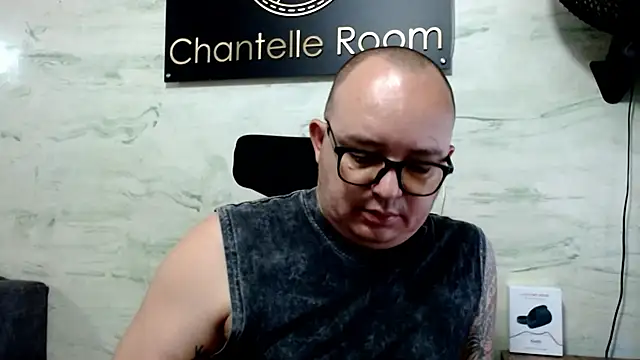 Snapshot of maximo_daddy chatting on May 25, 2:06 am maximo daddy online show from May 25, 2:06 am