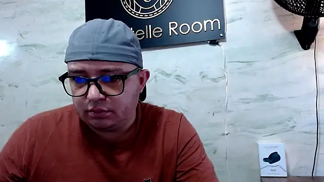 Snapshot of maximo_daddy chatting on May 26, 12:45 pm maximo daddy online show from May 26, 12:45 pm
