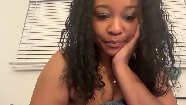 Snapshot of Yourmommysilk chatting on May 28, 12:02 pm Yourmommysilk online show from May 28, 12:02 pm