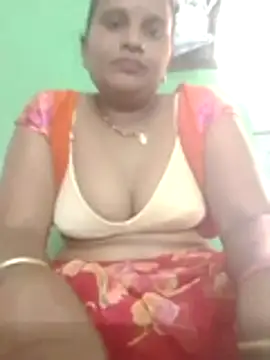 Shivani09900 online show from May 25, 3:23 am