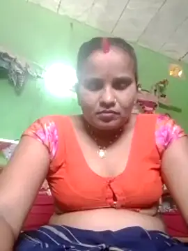 Shivani09900 online show from May 26, 4:08 am