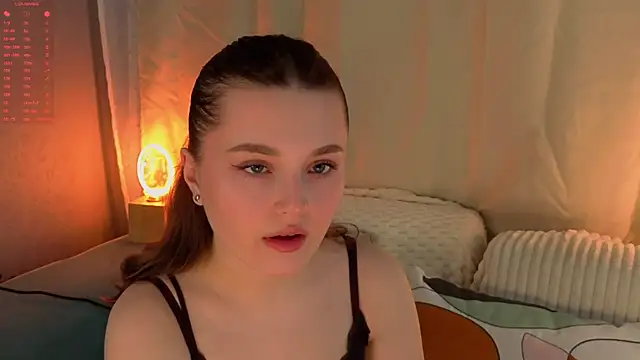 Snapshot of LorriMonz chatting on June 2, 1:29 am LorriMonz online show from June 2, 1:29 am