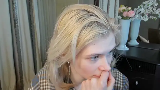 Snapshot of CarleySuski chatting on March 24, 6:40 am CarleySuski online show from March 24, 6:40 am