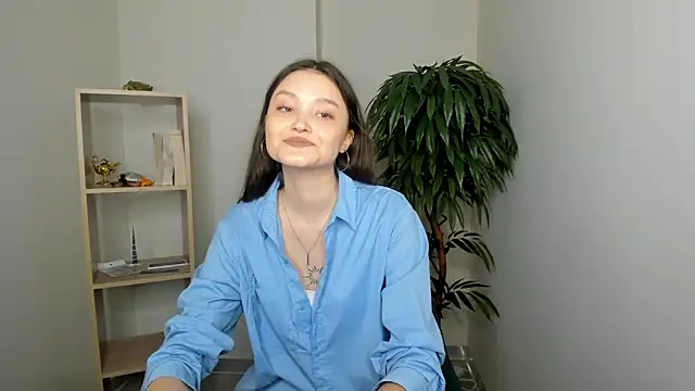 GussieGoold online show from March 24, 10:42 am