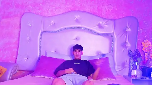 TylerCruz   online show from March 31, 1:22 pm