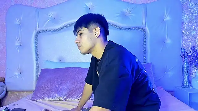 TylerCruz   online show from April 7, 3:12 pm