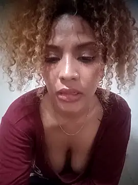Snapshot of SolashLitzy_Curly chatting on May 31, 5:48 am SolashLitzy Curly online show from May 31, 5:48 am