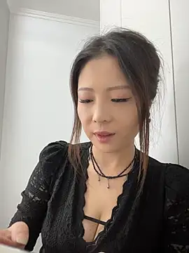 Snapshot of Lola666999 chatting on April 24, 1:19 am Lola666999 online show from April 24, 1:19 am