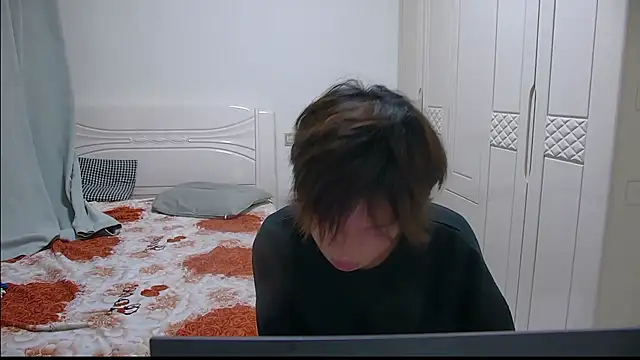 Snapshot of buding-001 chatting on March 29, 2:33 am buding-001 online show from March 29, 2:33 am