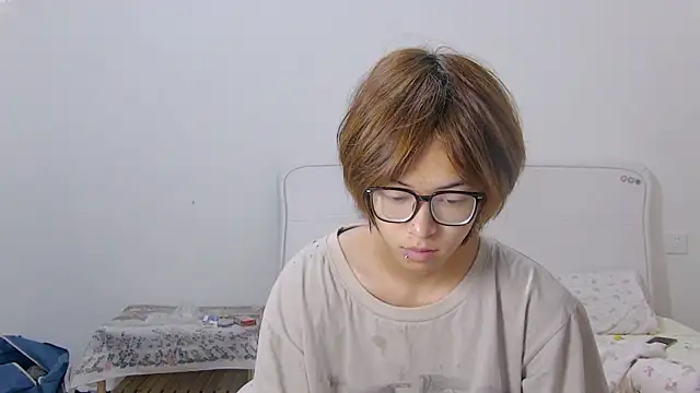 buding-001 online show from July 4, 1:39 pm