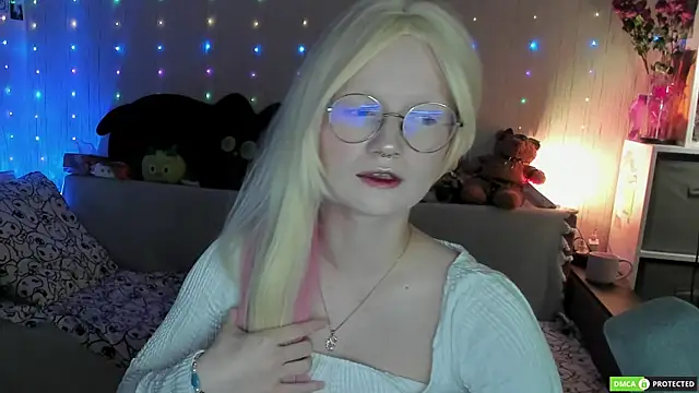 Snapshot of JulietFisher chatting on June 13, 2:48 pm JulietFisher online show from June 13, 2:48 pm