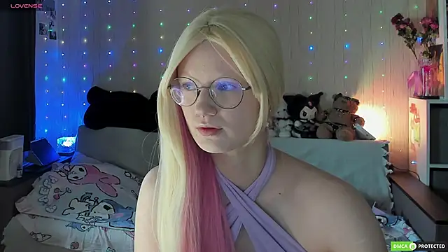 Snapshot of JulietFisher chatting on June 18, 4:57 am JulietFisher online show from June 18, 4:57 am