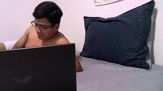 Snapshot of ThiagoVega_ chatting on May 16, 3:36 am ThiagoVega online show from May 16, 3:36 am