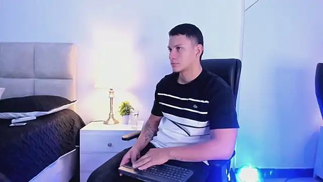 Snapshot of Chriss_Diamond chatting on May 31, 8:21 pm Chriss Diamond online show from May 31, 8:21 pm