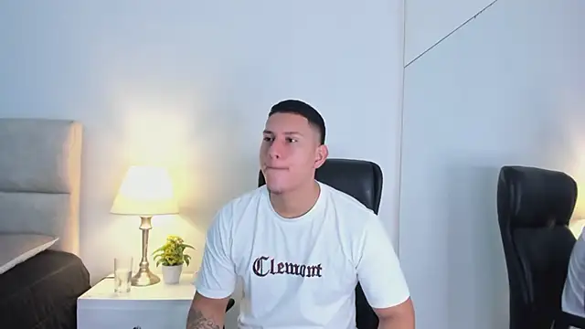 Snapshot of Chriss_Diamond chatting on June 6, 8:35 pm Chriss Diamond online show from June 6, 8:35 pm