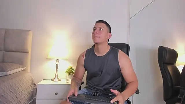 Snapshot of Chriss_Diamond chatting on June 11, 7:56 pm Chriss Diamond online show from June 11, 7:56 pm