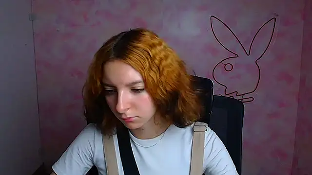 Snapshot of Butterfly_Milly chatting on June 23, 5:49 am Butterfly Milly online show from June 23, 5:49 am