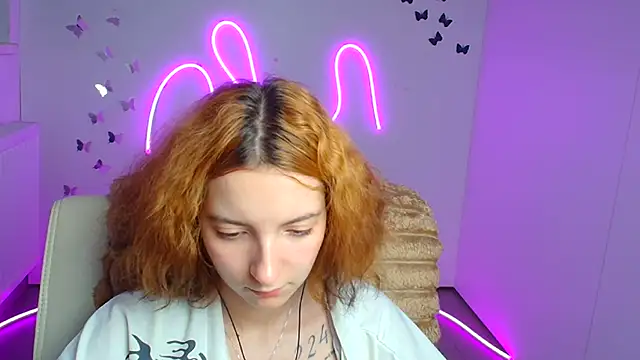 Snapshot of Butterfly_Milly chatting on June 27, 12:33 pm Butterfly Milly online show from June 27, 12:33 pm