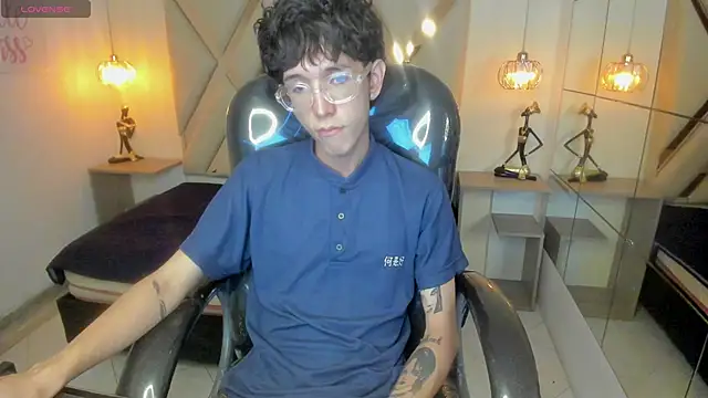 Snapshot of Dewon20_ chatting on April 8, 2:28 pm Dewon20 online show from April 8, 2:28 pm