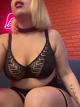 Snapshot of angelic_coy chatting on April 22, 12:39 pm angelic coy online show from April 22, 12:39 pm