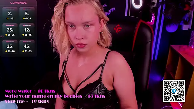 Snapshot of angelic_coy chatting on May 7, 10:53 am angelic coy online show from May 7, 10:53 am