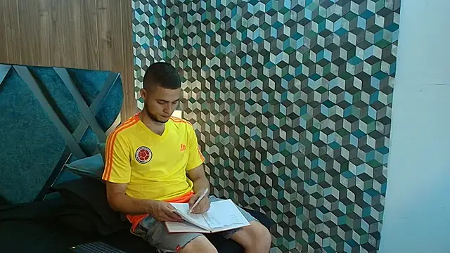 Snapshot of Joaho_Fernandez chatting on May 13, 9:44 pm Joaho Fernandez online show from May 13, 9:44 pm