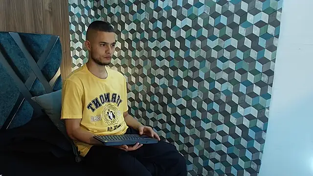 Snapshot of Joaho_Fernandez chatting on May 17, 9:11 pm Joaho Fernandez online show from May 17, 9:11 pm