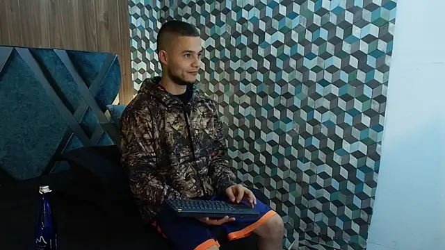 Snapshot of Joaho_Fernandez chatting on May 19, 9:32 pm Joaho Fernandez online show from May 19, 9:32 pm