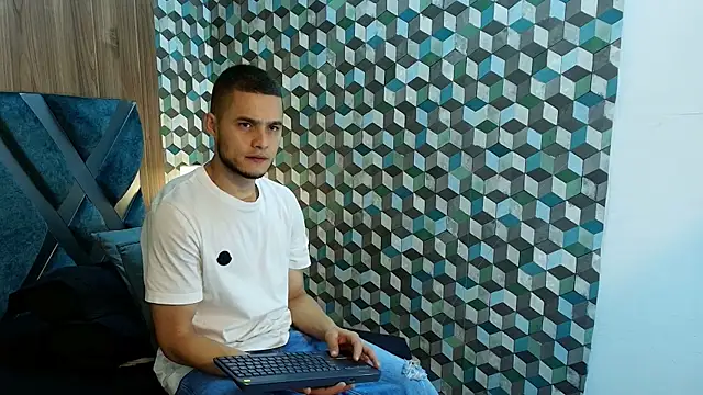 Snapshot of Joaho_Fernandez chatting on May 25, 9:32 pm Joaho Fernandez online show from May 25, 9:32 pm