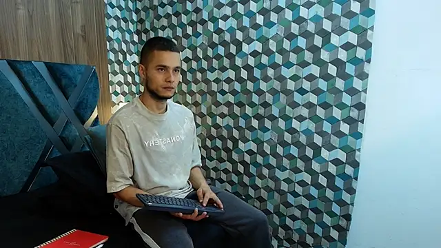 Snapshot of Joaho_Fernandez chatting on May 26, 9:11 pm Joaho Fernandez online show from May 26, 9:11 pm