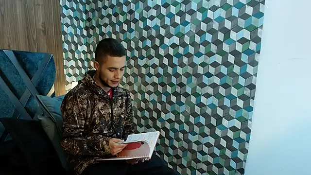Snapshot of Joaho_Fernandez chatting on May 28, 9:23 pm Joaho Fernandez online show from May 28, 9:23 pm
