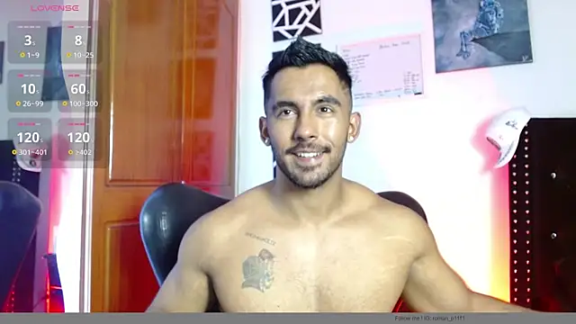 Snapshot of romanpearce_ chatting on May 7, 7:52 pm romanpearce online show from May 7, 7:52 pm