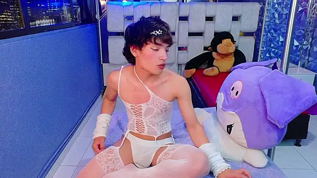IsaacNovaa online show from May 30, 7:49 am