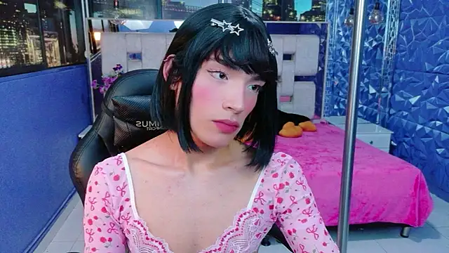 Snapshot of IsaacNovaa chatting on June 1, 7:26 pm IsaacNovaa online show from June 1, 7:26 pm