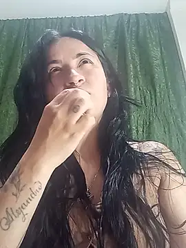 Snapshot of kimberly_peter chatting on May 15, 12:39 am kimberly peter online show from May 15, 12:39 am