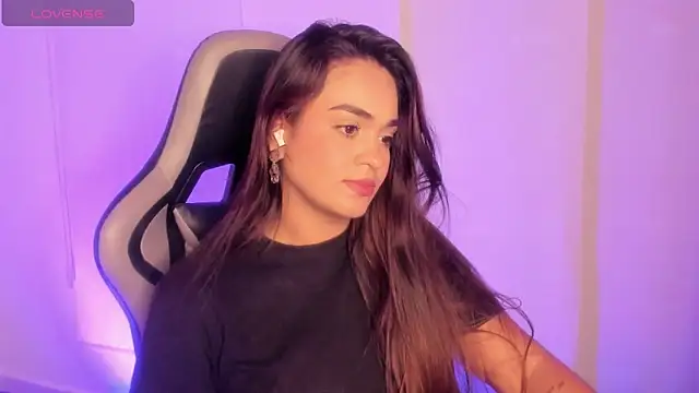 Snapshot of alana_dantes_ chatting on July 1, 7:35 pm alana dantes online show from July 1, 7:35 pm