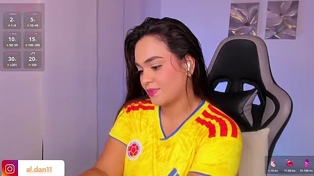 Snapshot of alana_dantes_ chatting on July 3, 4:46 pm alana dantes online show from July 3, 4:46 pm