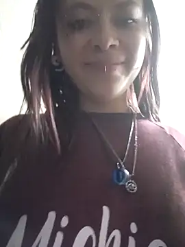 Snapshot of AuroraaMoonn chatting on April 2, 4:32 am AuroraaMoonn online show from April 2, 4:32 am