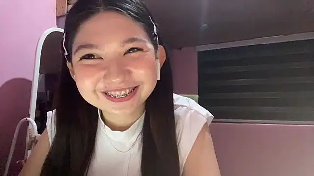 Snapshot of CoralieHoner chatting on March 27, 2:39 am CoralieHoner online show from March 27, 2:39 am