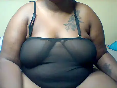 Snapshot of bunny_jay chatting on April 15, 3:35 am bunny jay online show from April 15, 3:35 am