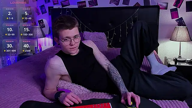 Thomas Norton online show from May 16, 9:13 pm