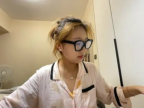 tutu512 online show from July 1, 1:34 pm